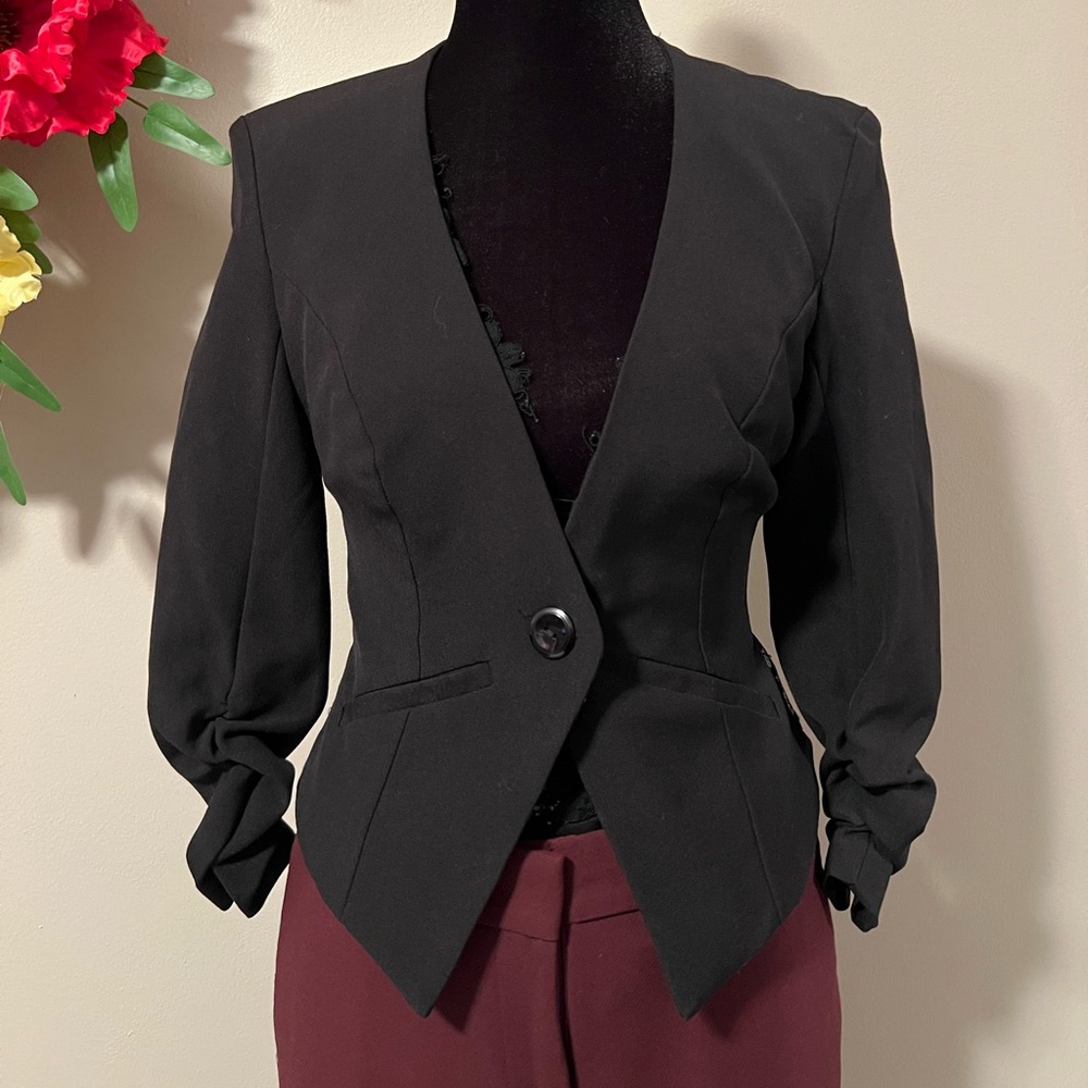 Black cropped sleeves blazer with lace details. Size XS, never worn without tag.